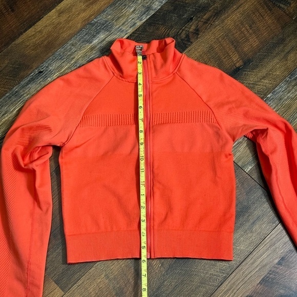 - Fabletics Crop Jacket size XS FULL ZIP - Picture 4 of 6